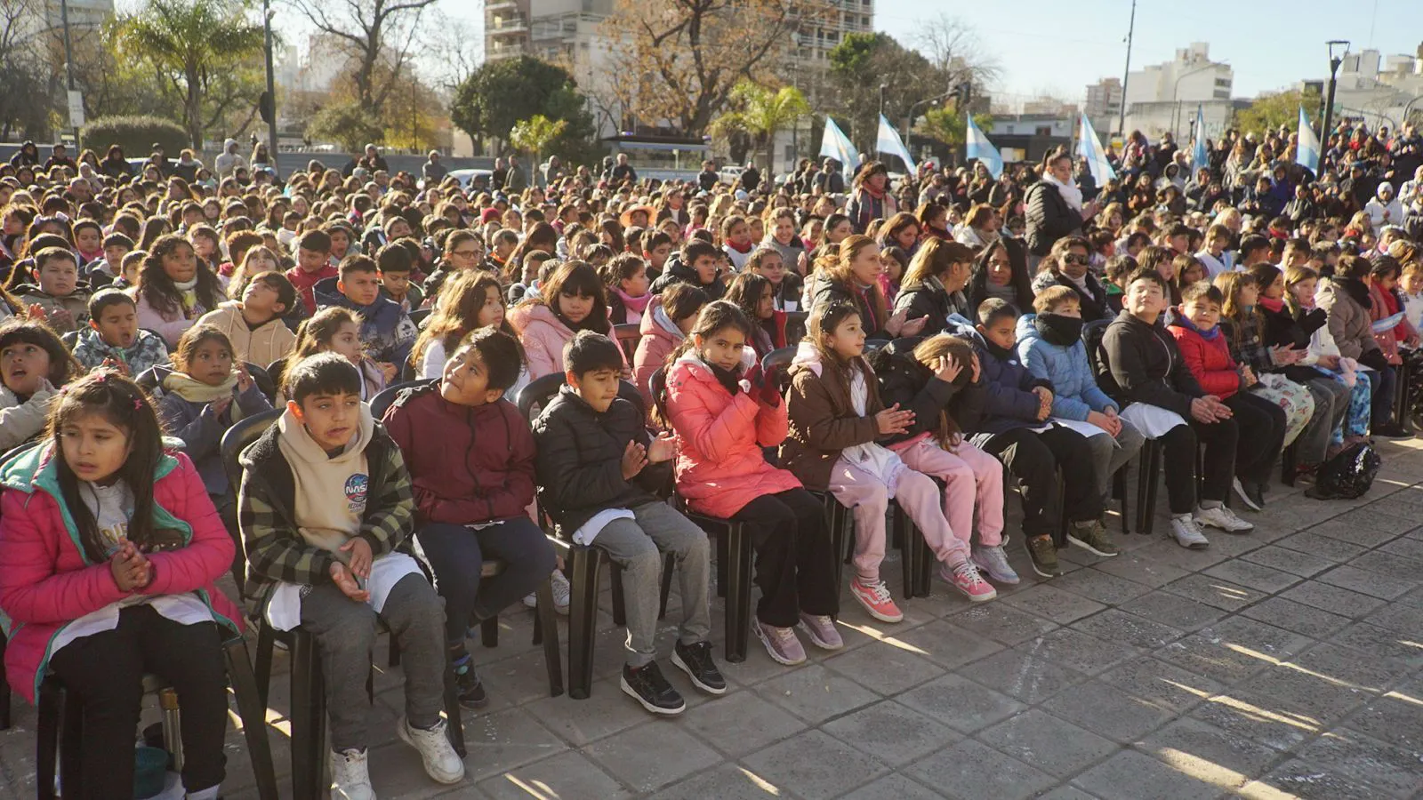 Emotivo acto de Promesa de Lealtad a la Bandera Nacional en Plaza Belgrano